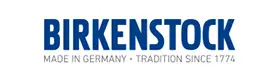 Bilden visar Birkenstocks logotyp. "BIRKENSTOCK" är skrivet med fetblå bokstäver. Under den, i mindre grå text, står det "MADE IN GERMANY · TRADITION SINCE 1774.